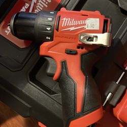 Milwaukee m12 brushless drill driver