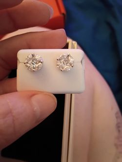 Round diamond Cluster Stud Earrings 1 ctw