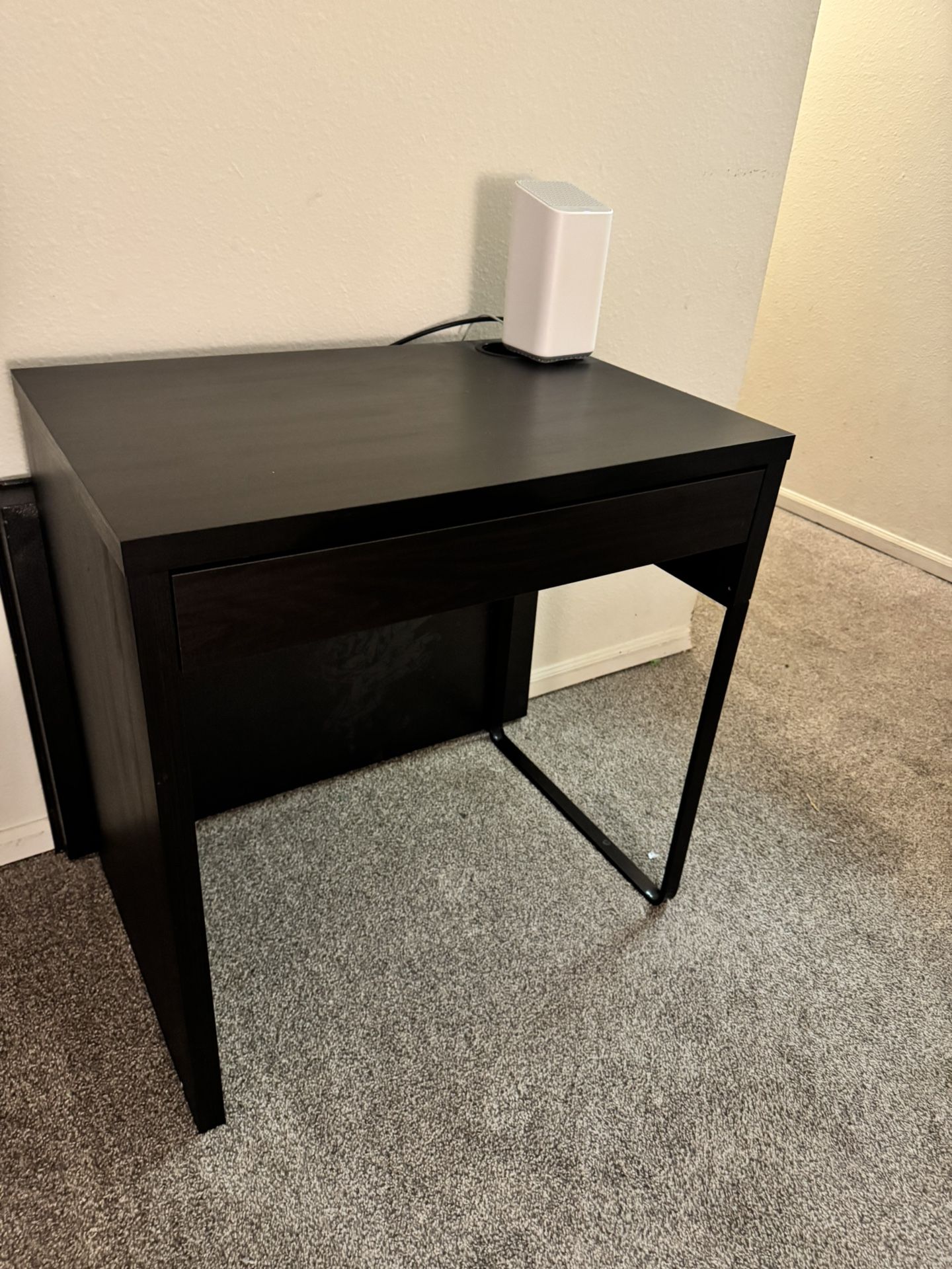 IKEA MICKE DESK