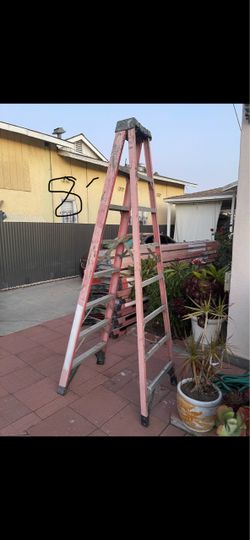 Excellent condition, 8 feet and more sizes available fiberglass Ladders