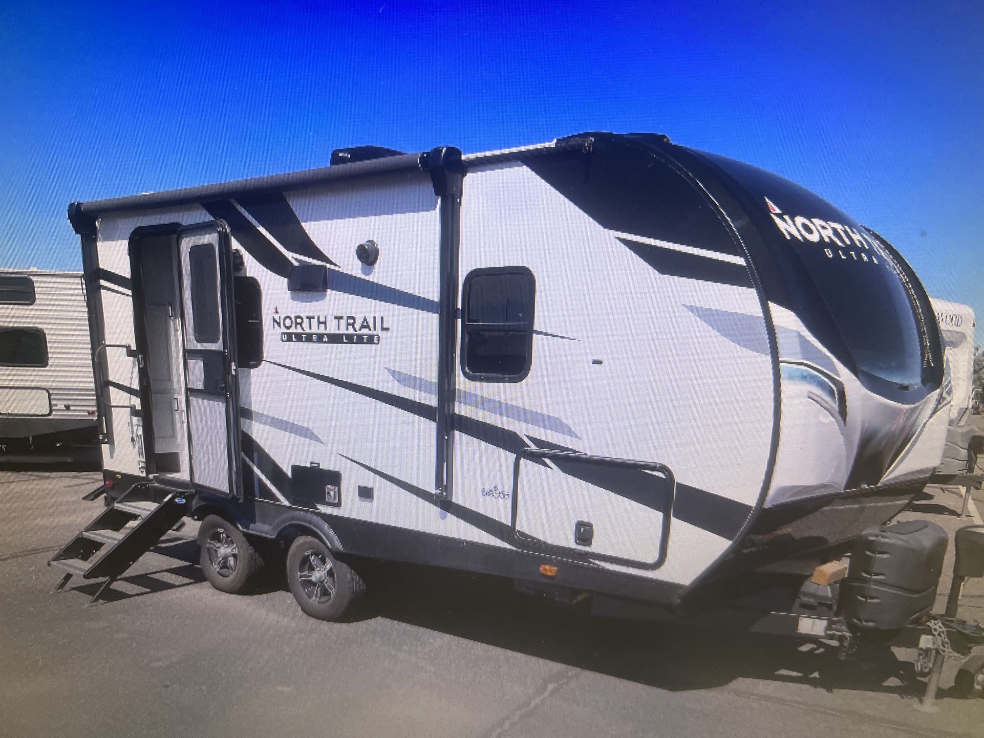 2022 NORTH TRAIL 21ft Travel Trailer (21rbss)