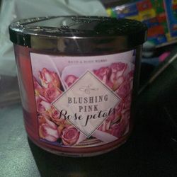 Blushing Pink Rose Petals Candle 