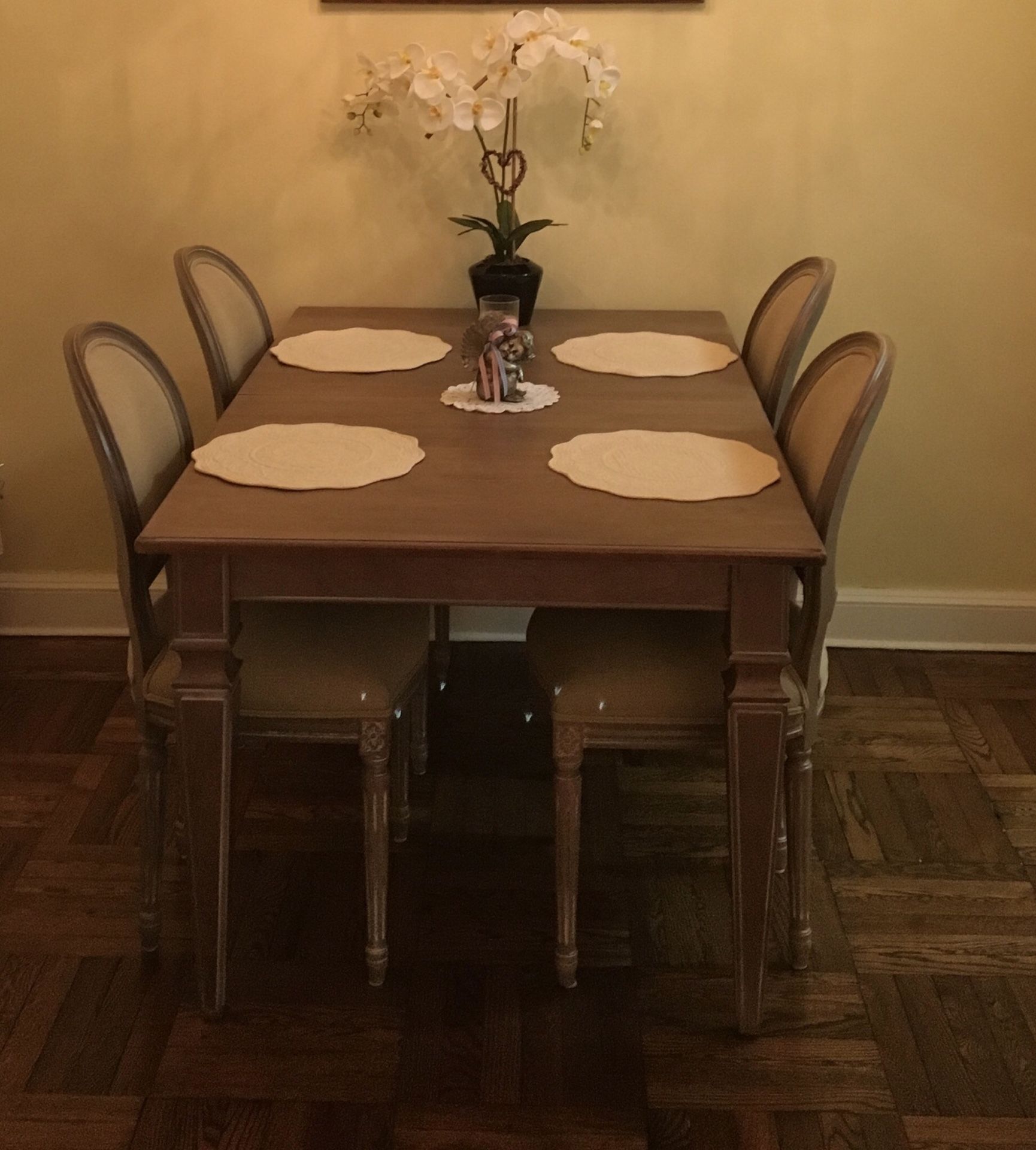 Small kitchen table (4 seater)