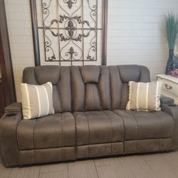 BEAUTIFUL ELECTRIC GRAY RECLINABLE SOFA WITH OUTLETS 