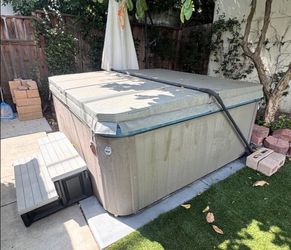 American Spas Hot Tub (with delivery)
