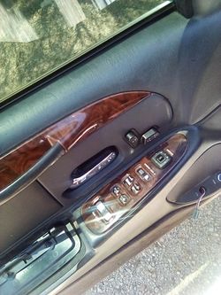2000 Lincoln Town Car - $1850