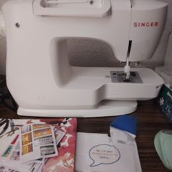 Sewing Machine And Excesories 