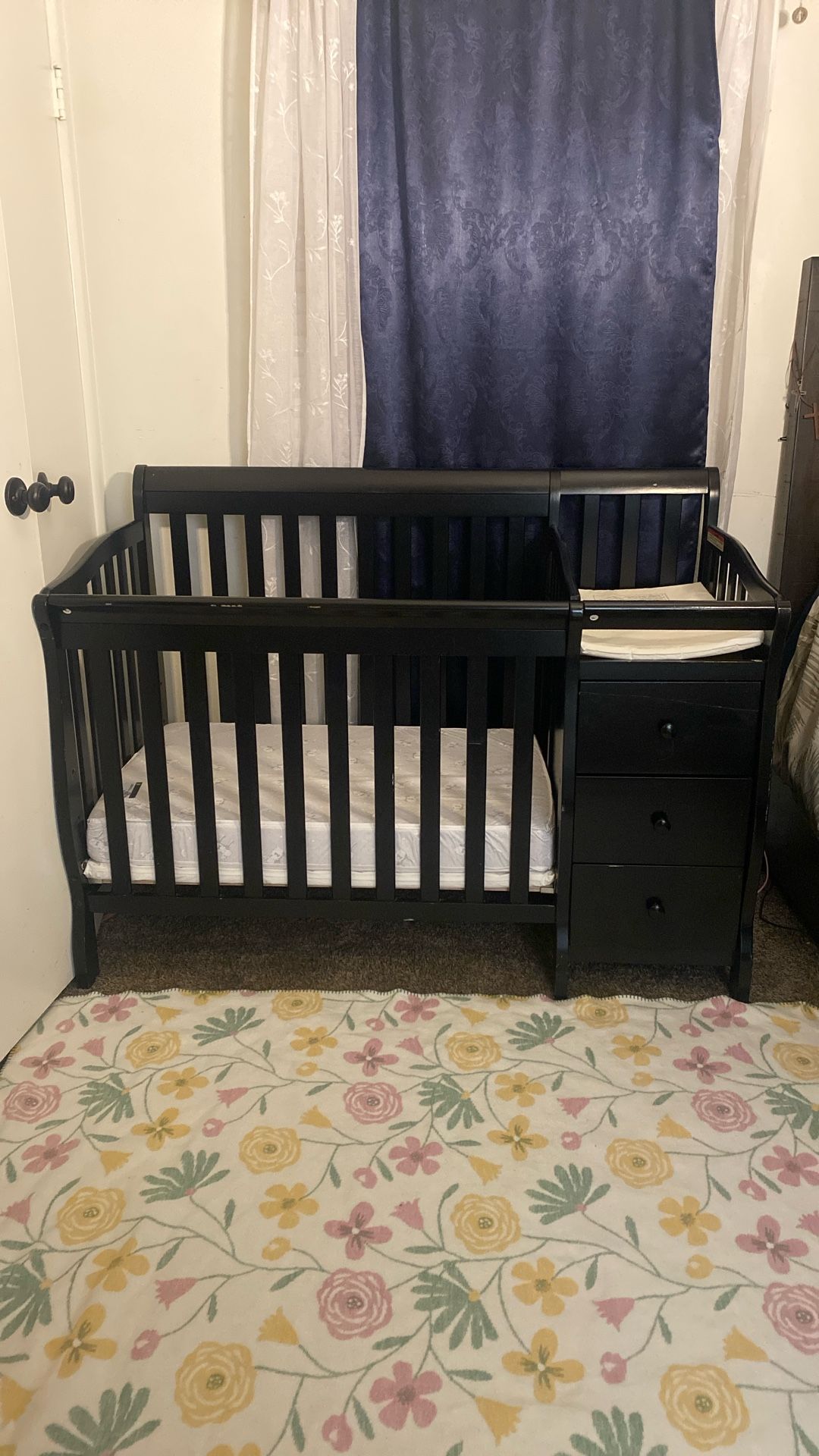 Wooden Baby Crib With Changing Table 