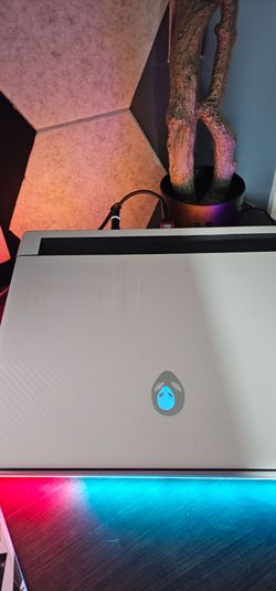 Alienware M18 R2 Gaming Laptop - 18 QHD+ 165Hz 3ms Display, Intel Core i9-14900HX, 32GB DDR5 RAM
