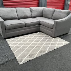 Sectional Couch!! Delivery Available 🚚!! Dimensions: 96” x 70” Length x 34” Height x 38” Depth