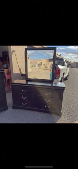 ❤️BEAUTIFUL BLACK COLOR DRESSER/6 DRAWER, MIRROR INCLUDED 60” x 16” x 33”❤️