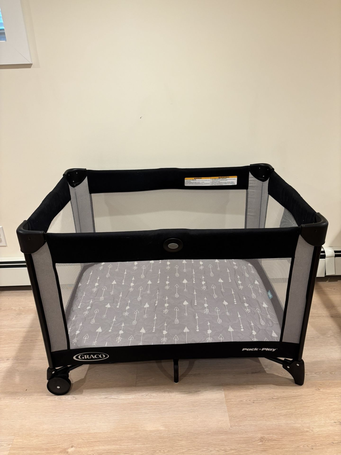 Graco pack and play with mattress pad and waterproof fitted sheet