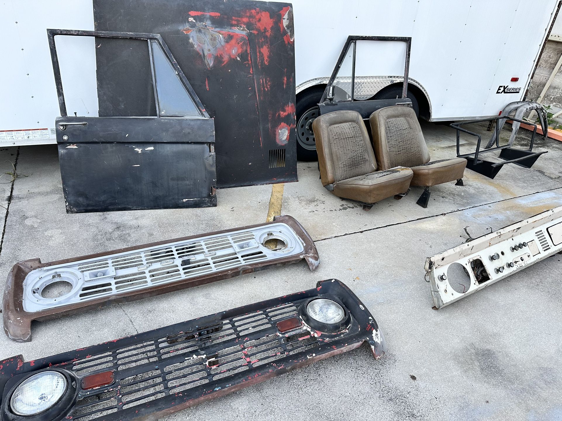 Early Bronco 66-77 Ford Original Parts