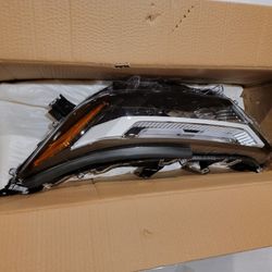 22-24 TOYOTA RAV4 HEADLIGHTS  Driver Only