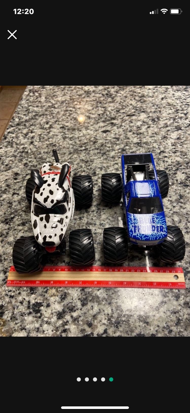 2 Monster trucks