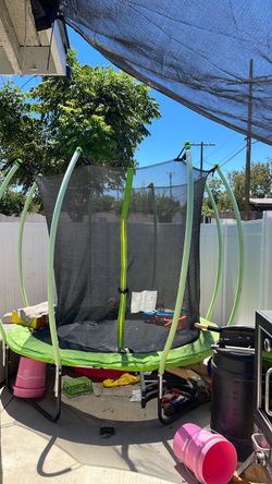 Trampoline with Safety Enclosure Net