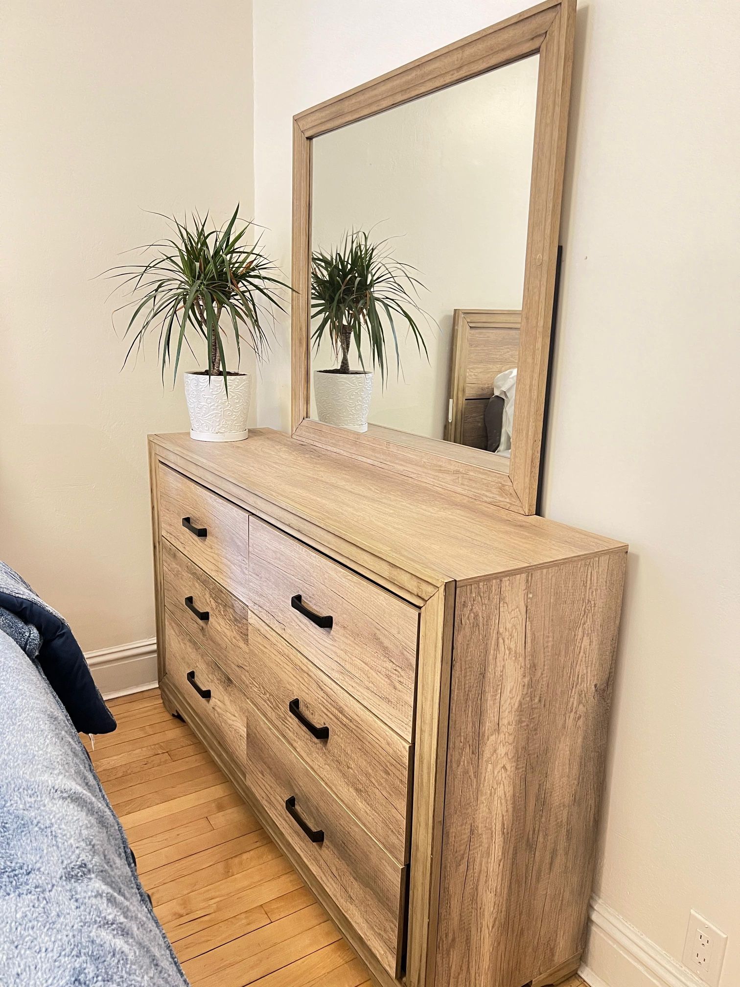 Wooden King Size Bedroom Set