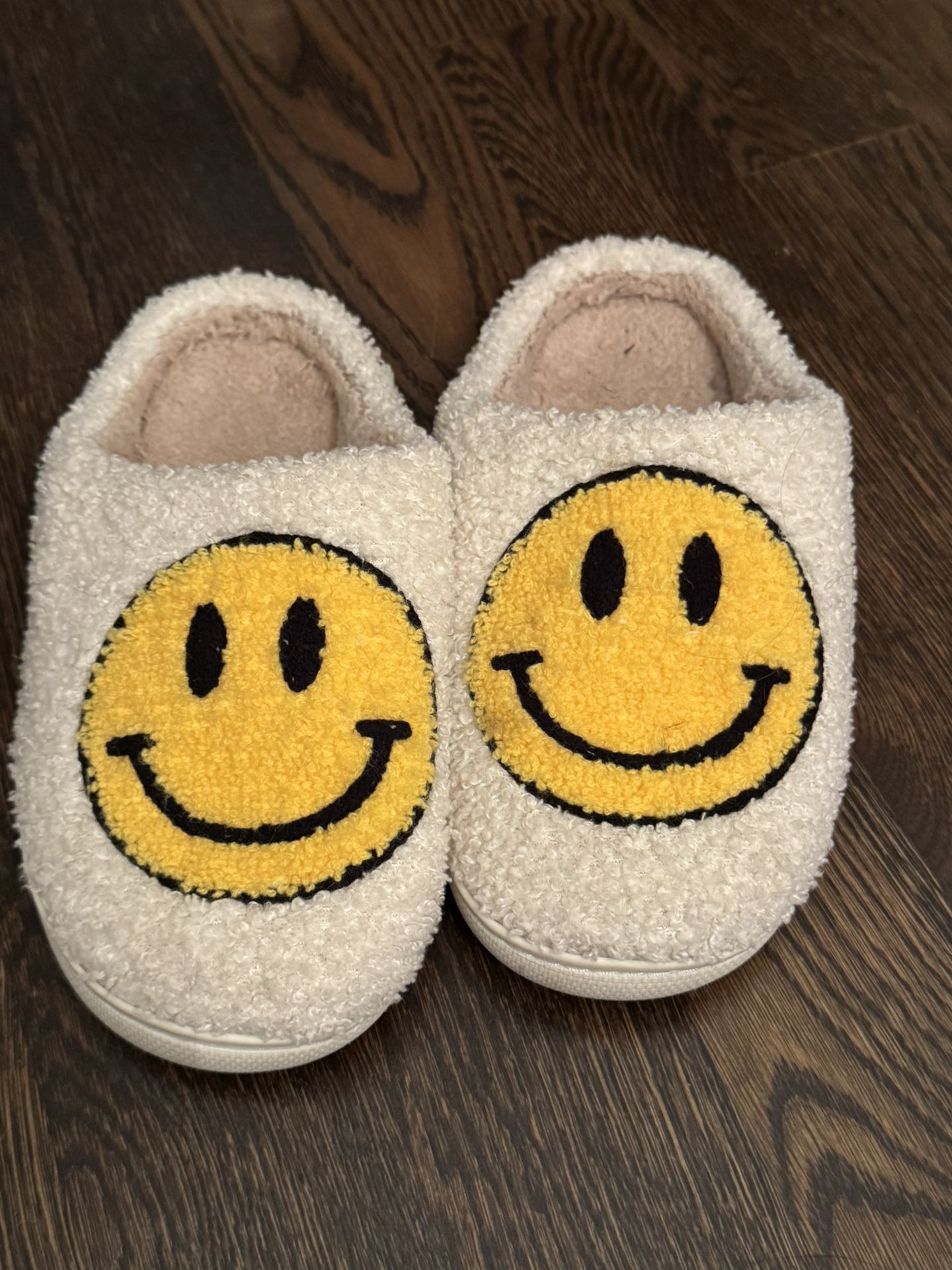 Gently Used Smiley Face Slippers, Size 7/8