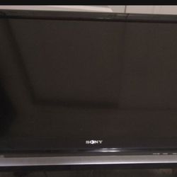 40" Sony Bravia Flat Screen TV  (Model KDL-40V4100) with remote in excellent Condition 