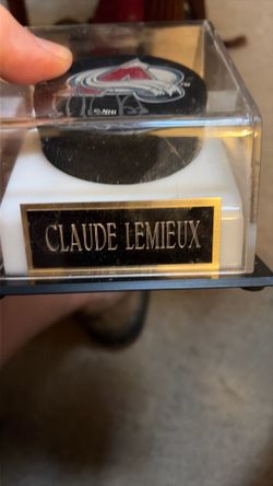 Claude Lemieux signed Colorado Avs Puck
