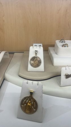 Virgin Mary Pendant 10k 