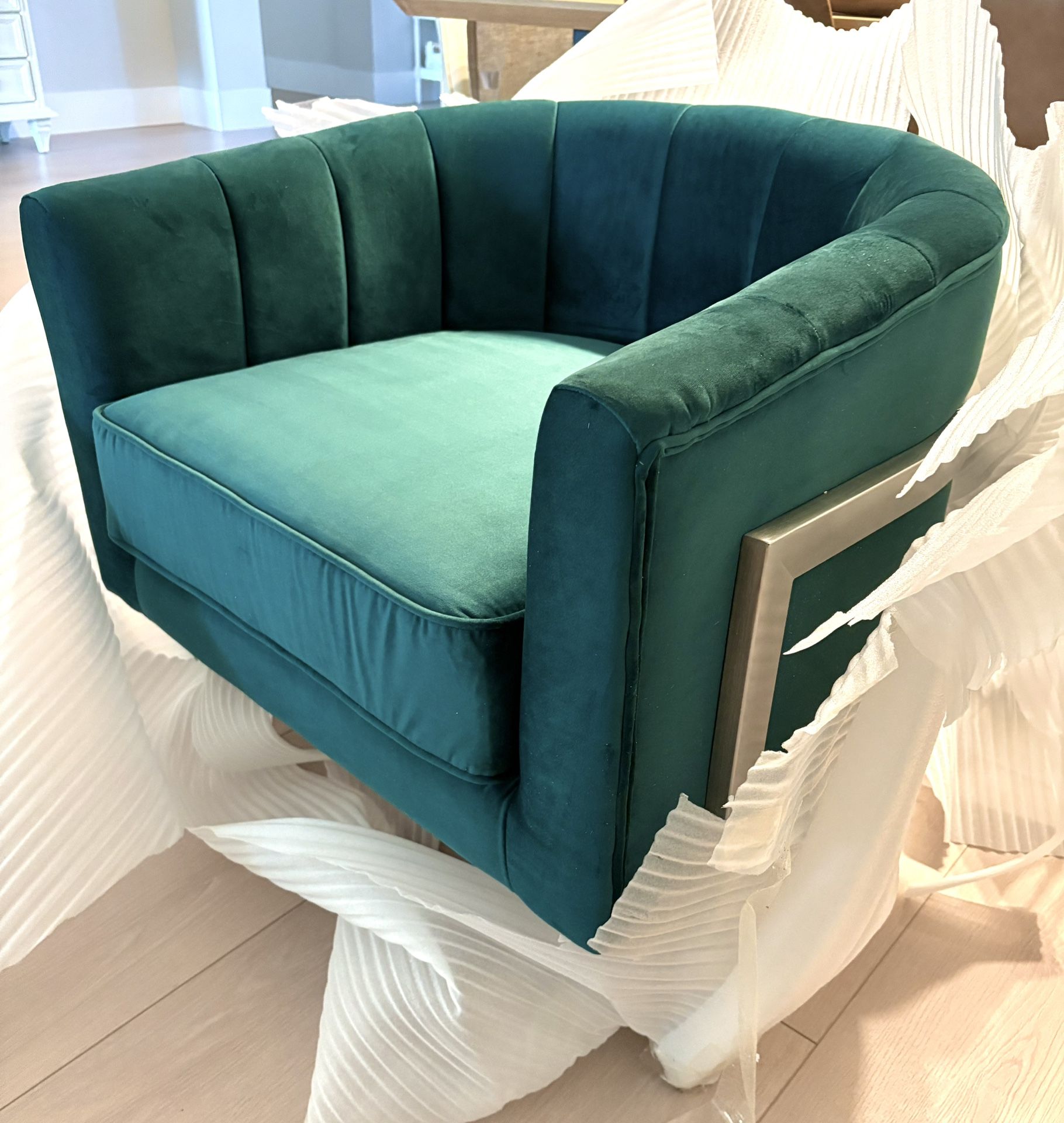 New Armen Living Kamila Modern Green Velvet Accent Chair Home & Garden