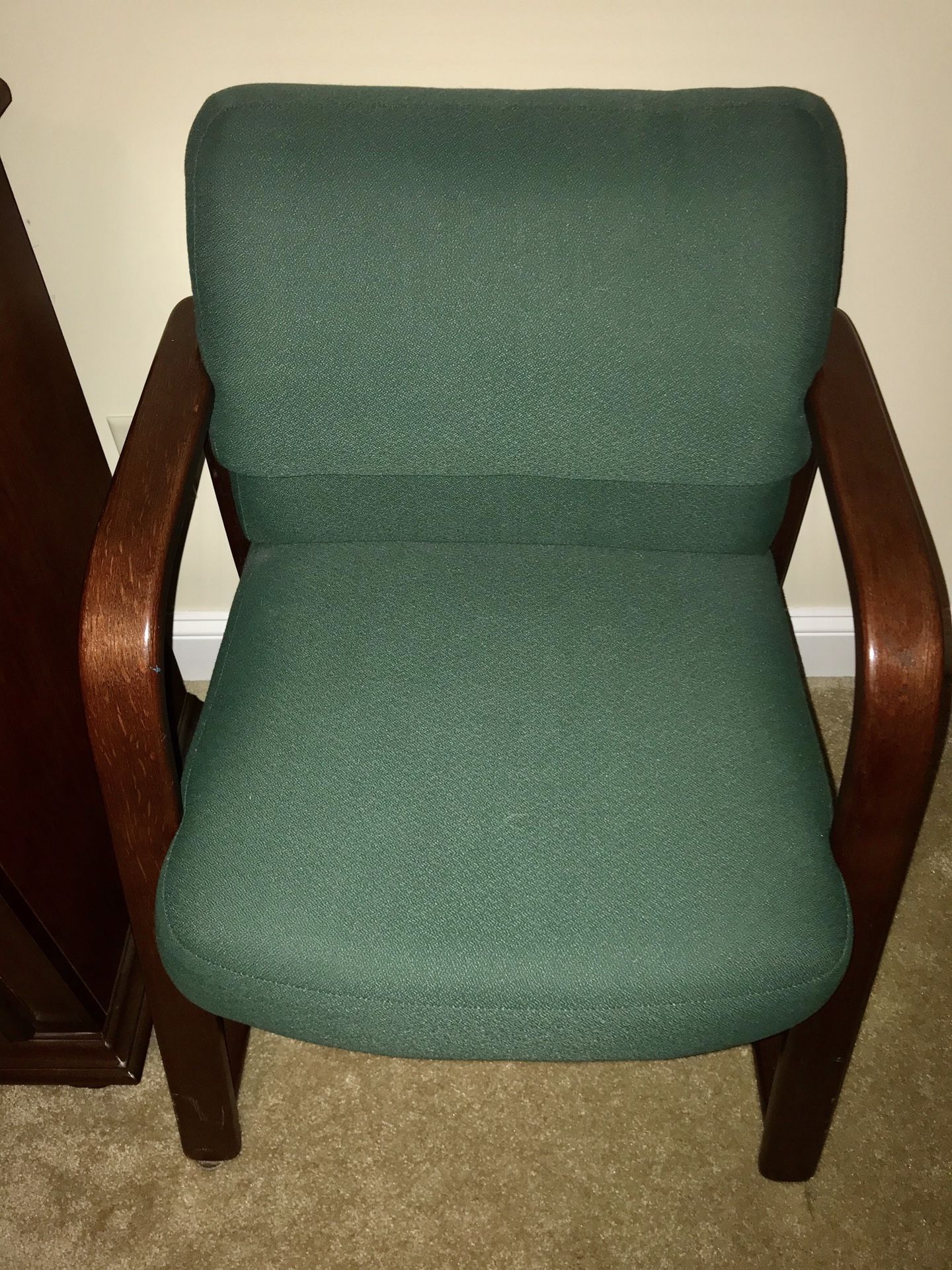 Two hon chairs like new