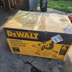 DEWALT
15 Amp Corded 12 in. Double Bevel Sliding Compound Miter Saw with XPS  Modelo Dws780 