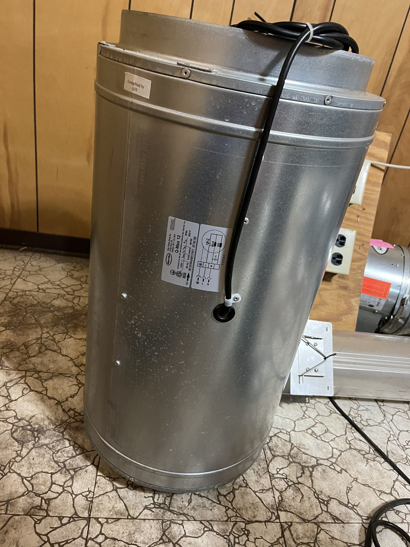 Max Fan Q-Max 12 Can Fan 