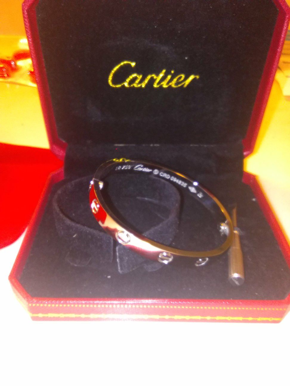 Cartier love bracelet (gold or silver)