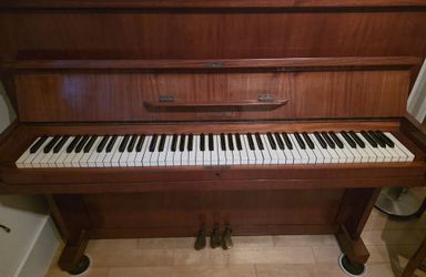 Vintage Niendorf Upright Piano (German)