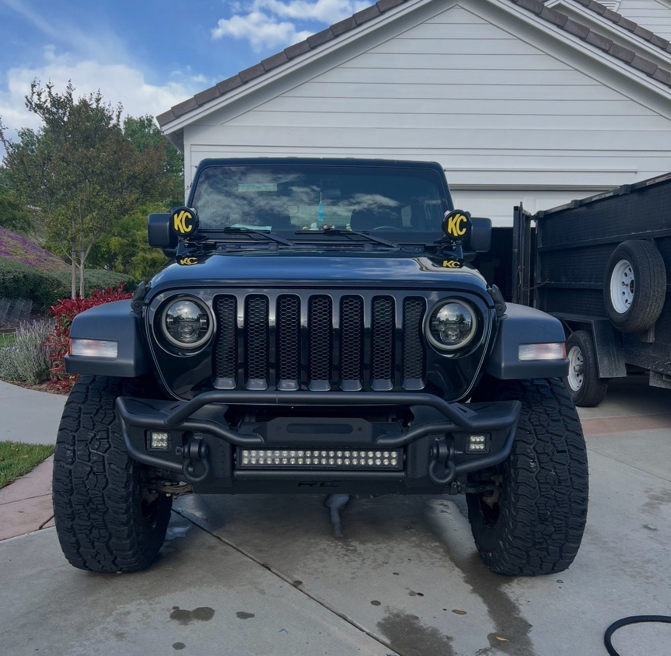 KC Gravity LED Pro6 lights /w Jeep JL/JT mounts & wiring