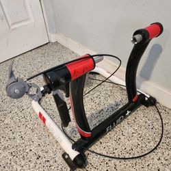 🔥🚲🔥Travel Trac FLUID+ Indoor Bike Trainer Adjustable & Portable Quick Setup (Like New)🔥🚲🔥