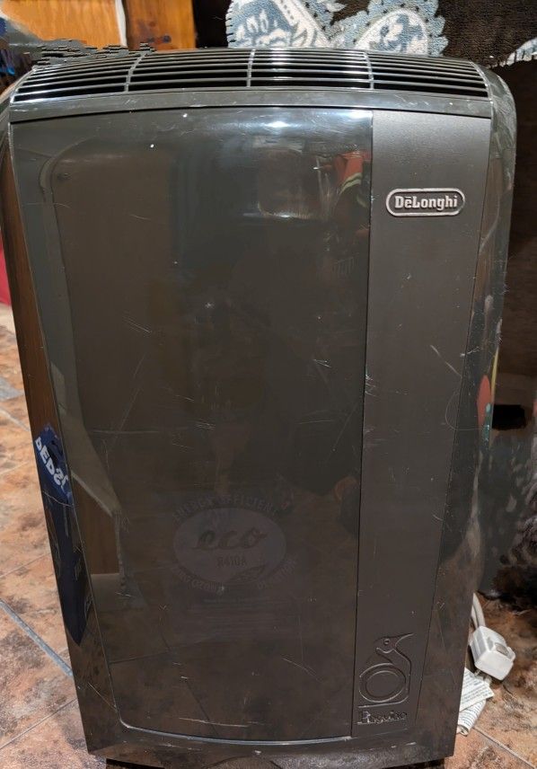 DeLonghi HEAT AND A/C Portable Unit