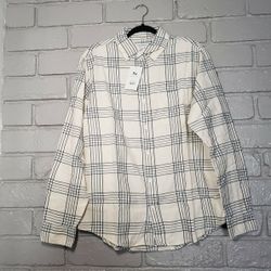 NEW Size Medium Men's Plaid long sleeve shirt button up New with tags M
Comes from a pet-free and smoke-free home.
Brand new with tags 
