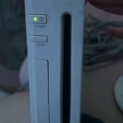 White Nintendo Wii(No Controller) 