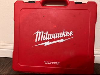 Milwaukee 3/8 in. Drive SAE/Metric Ratchet and Socket Mechanics Tool Set (56-Piece) used