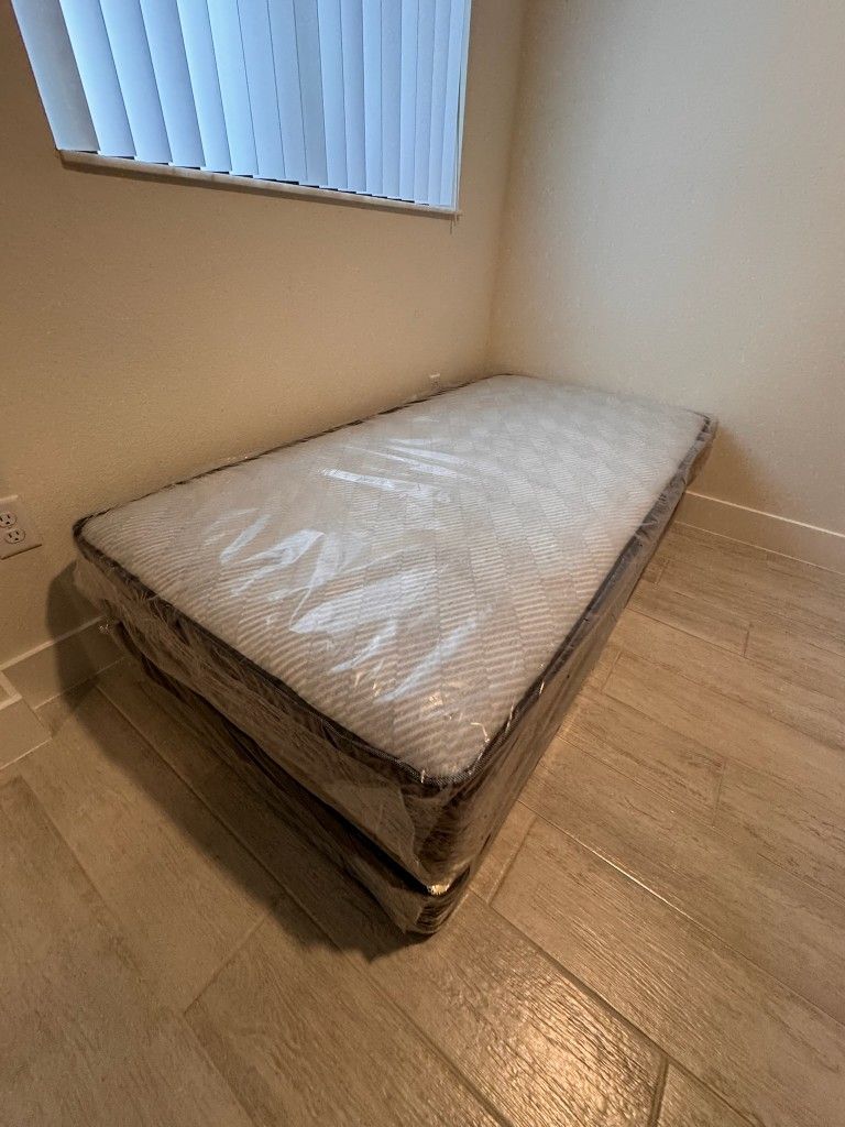 NEW TWIN SIZE SET MATTRESS AND BOX SPRING-2pcs