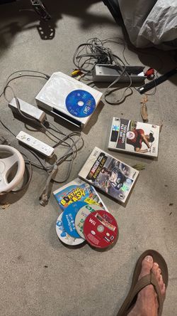 Nintendo Wii Console Bundle Mario Kart Wii, Wii Sports & Games
