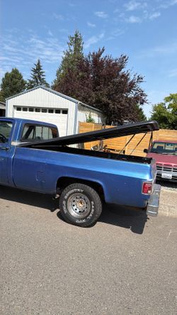 Truck bed cover