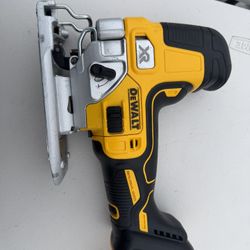 DEWALT 20V MAX XR Cordless Barrel Grip Jigsaw (Tool Only
