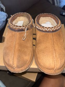 Ugg Tasman girl size 11