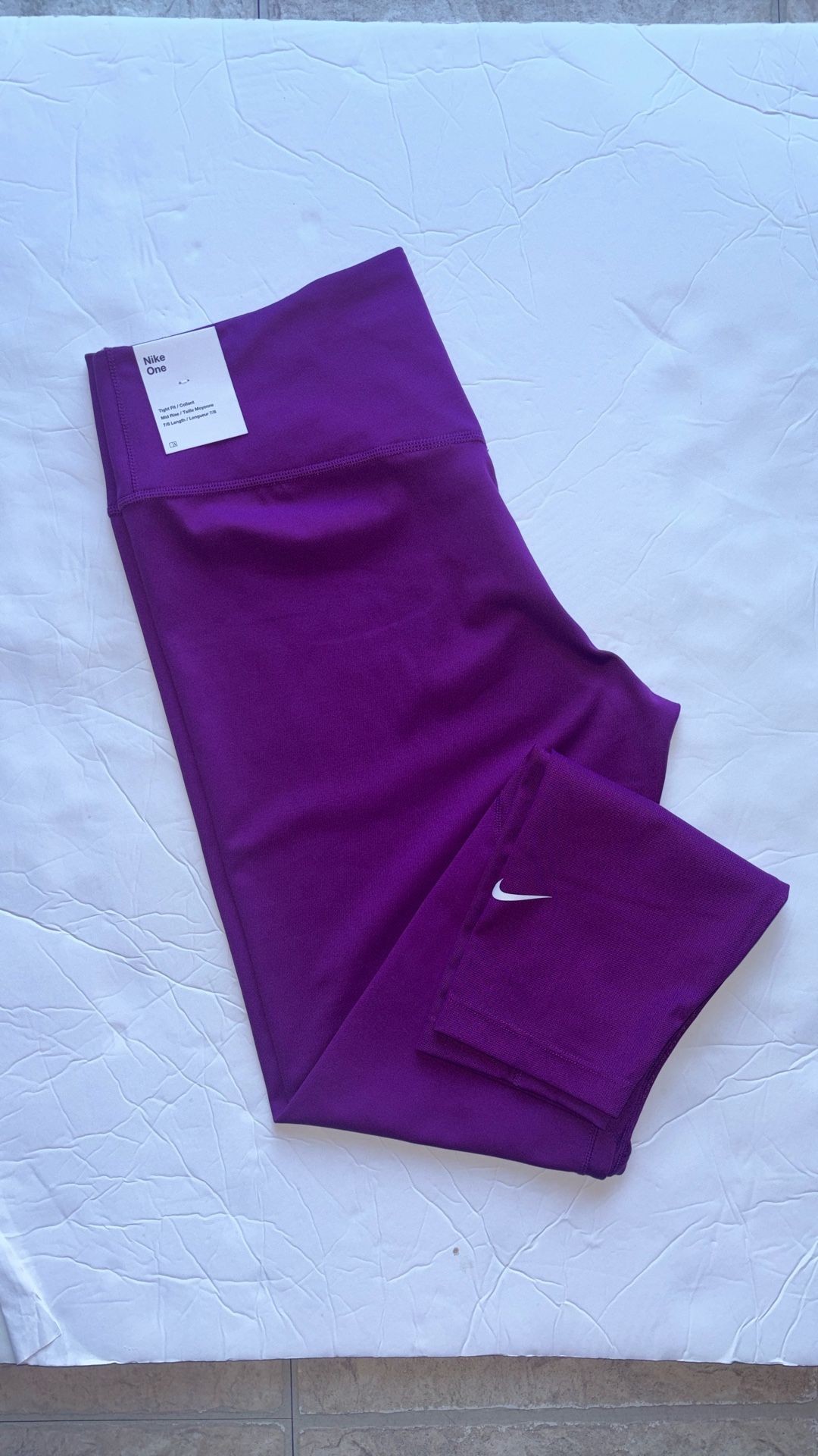 New Nike Women Leggings Size L