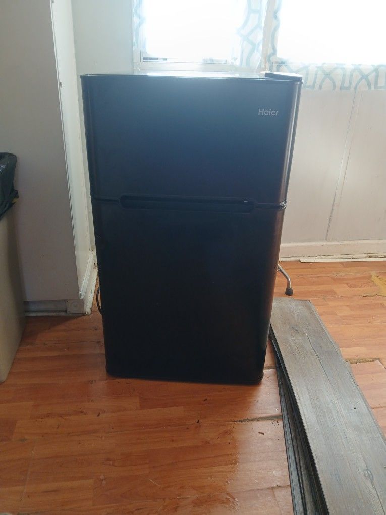 Haier Mini Fridge