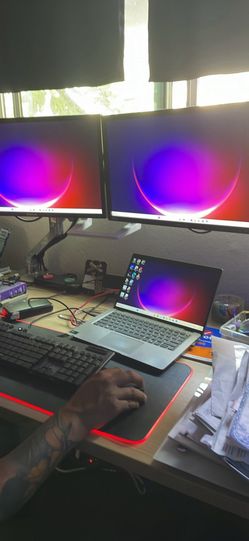 2 MONITORS AND ONE ARM AND CABLE SET  THINKPAD