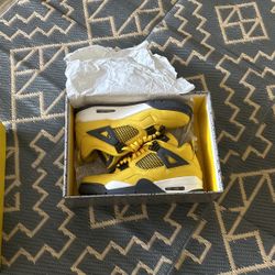 AJ4 Lightning