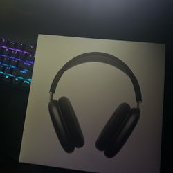 airpods max good condition with box 