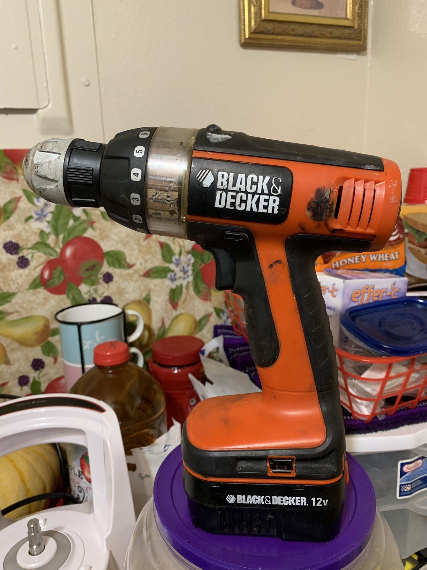 12 voltios taladro con batería. No cargador