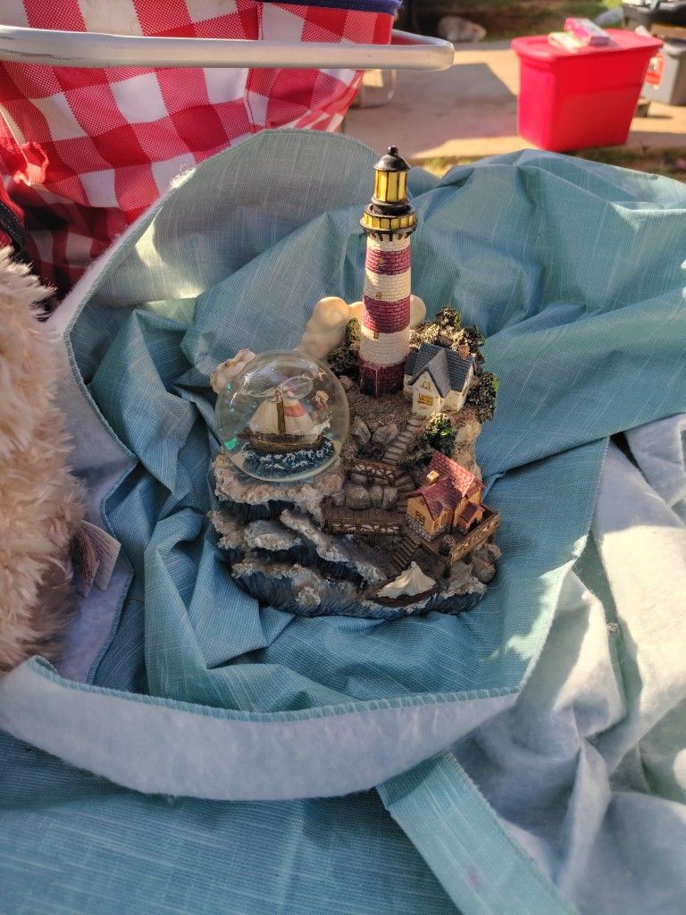 Lighthouse Musical Snowglobe