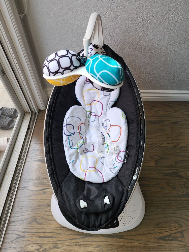 4Moms MamaRoo Multi-motion Baby Swing